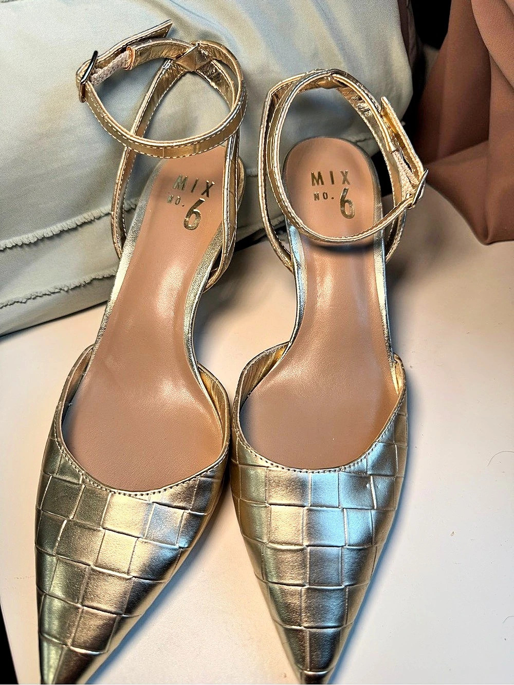Gold Pointed-Toe Heels US 8